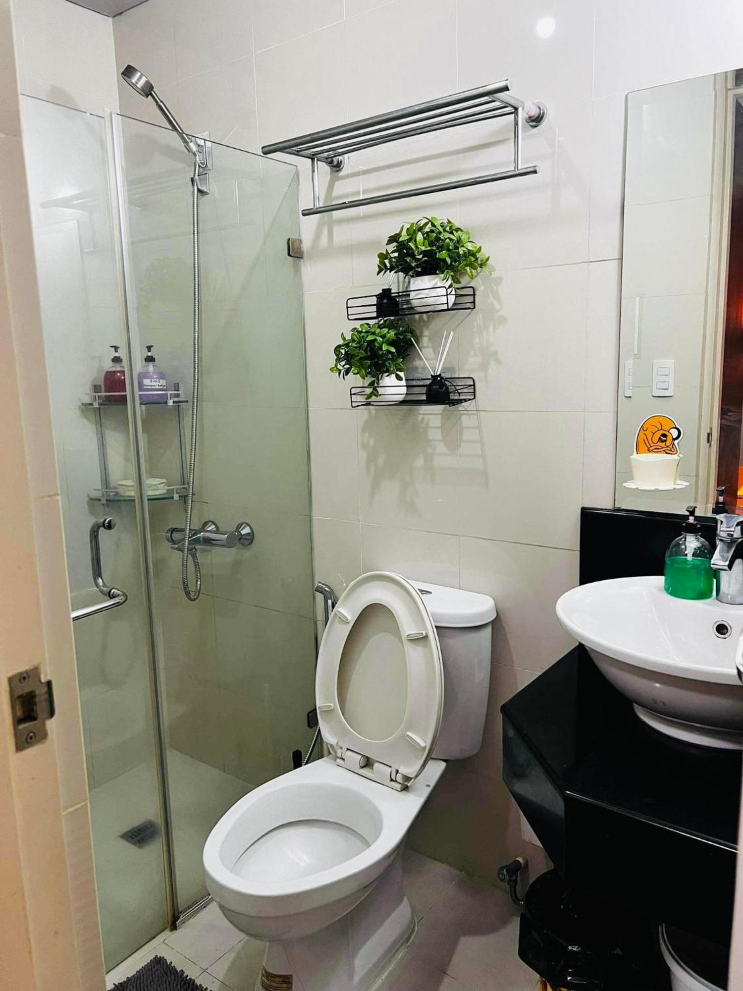 One Palm Tree Villas Condominium - Studio 10O With Balcony - Across Terminal 3 Airport Манила Екстериор снимка