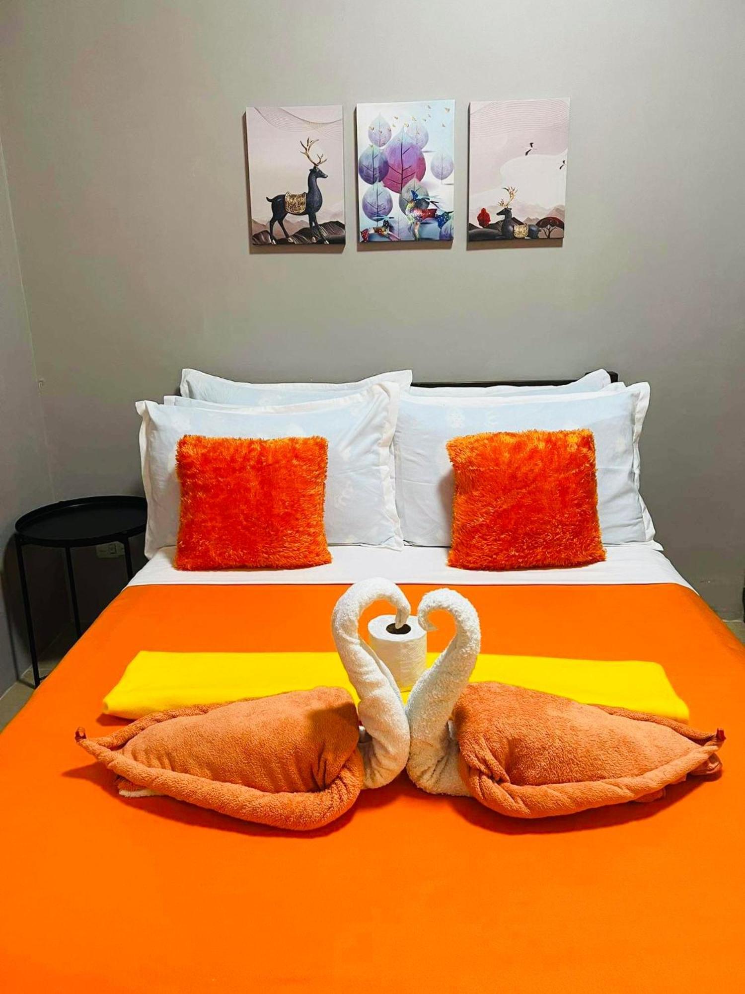 One Palm Tree Villas Condominium - Studio 10O With Balcony - Across Terminal 3 Airport Манила Екстериор снимка