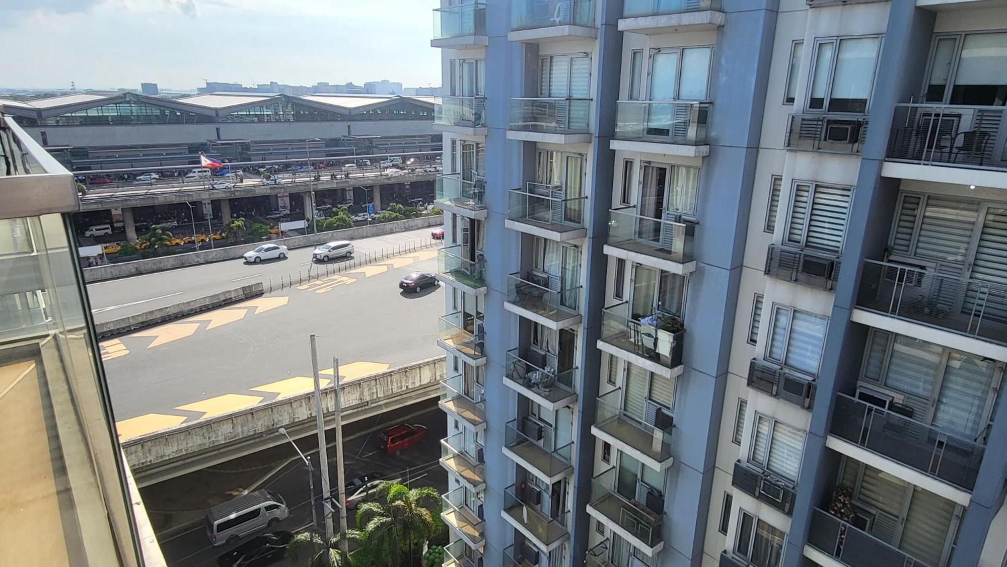 One Palm Tree Villas Condominium - Studio 10O With Balcony - Across Terminal 3 Airport Манила Екстериор снимка