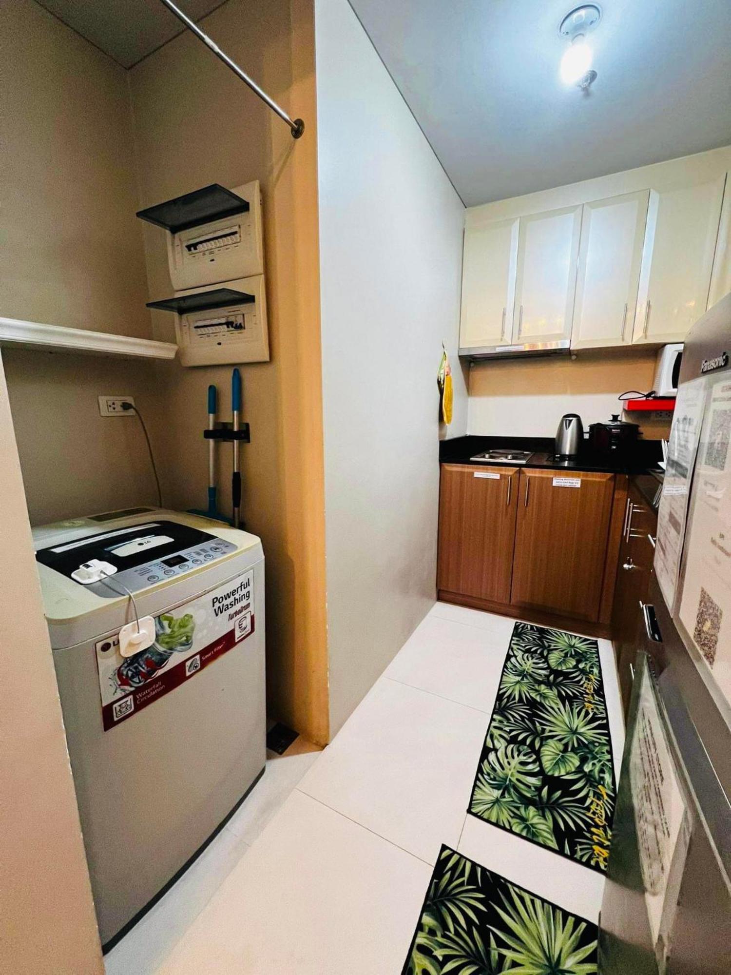 One Palm Tree Villas Condominium - Studio 10O With Balcony - Across Terminal 3 Airport Манила Екстериор снимка