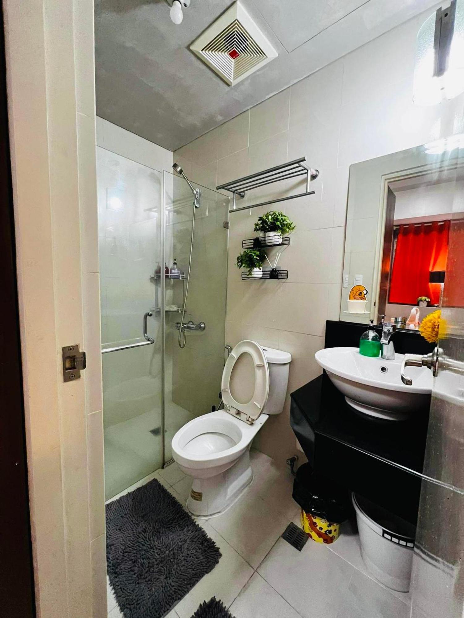 One Palm Tree Villas Condominium - Studio 10O With Balcony - Across Terminal 3 Airport Манила Екстериор снимка